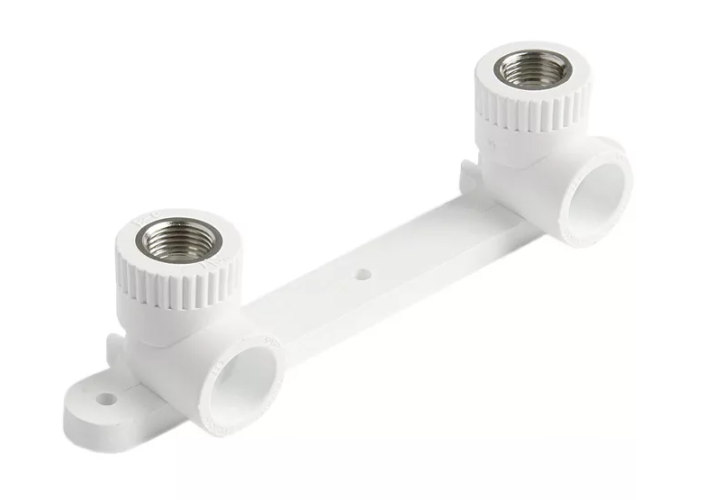 Угольник двойной с креплением ВР ф20х1/2" ПП(б) КОНТУР